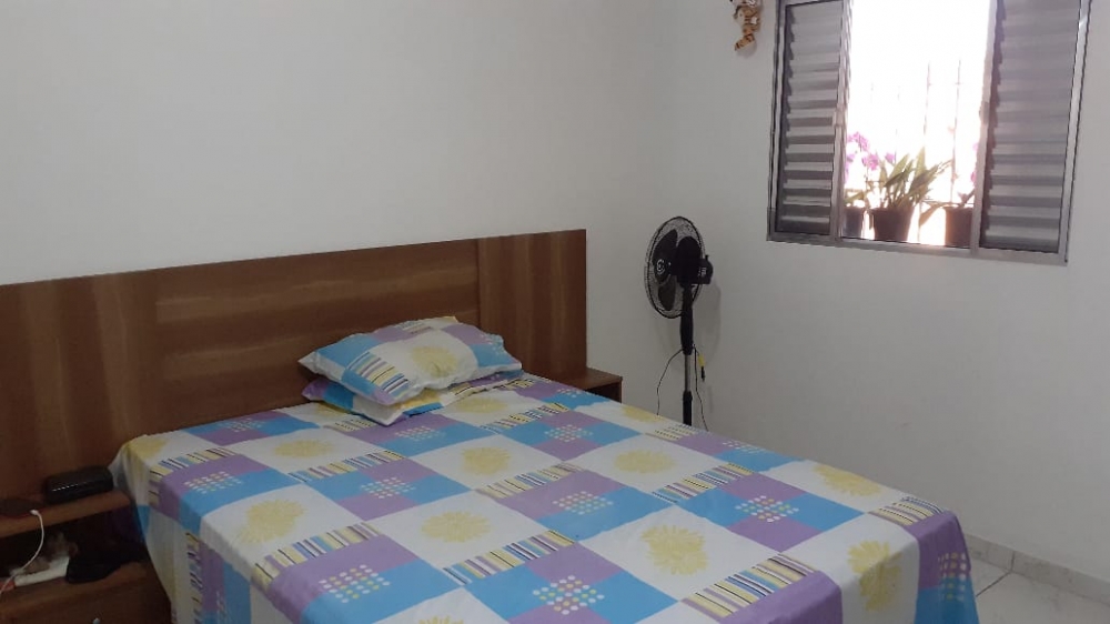 VENDO CASA COM PISCINA NO CENT